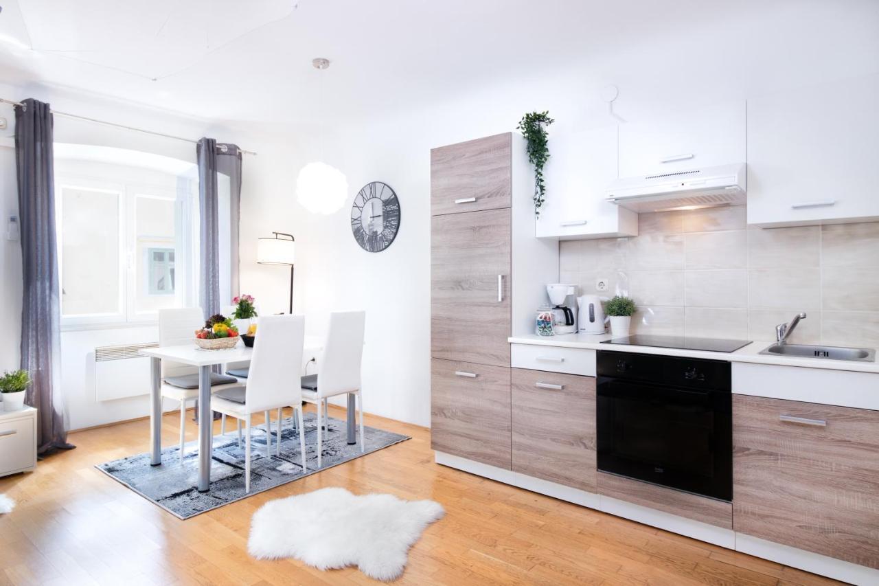 Apartment Santa Barbara Rijeka Extérieur photo