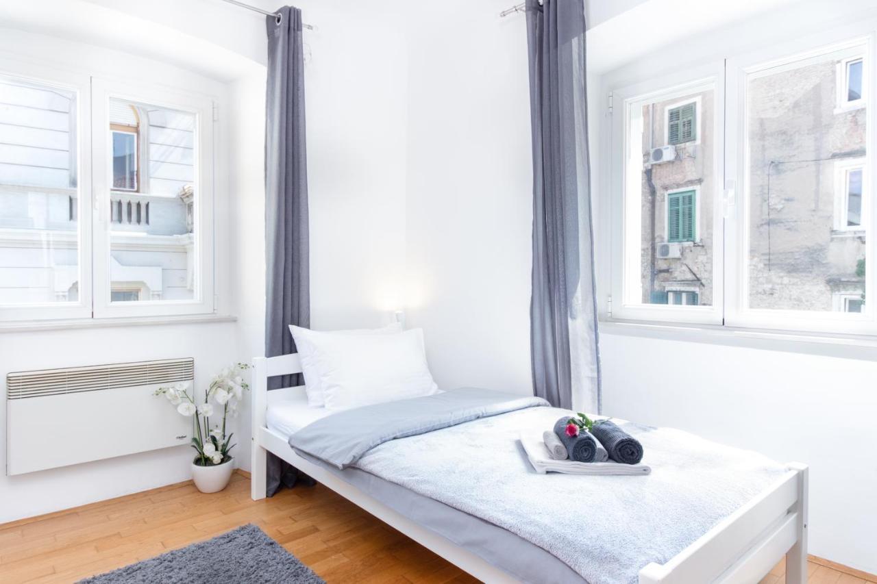 Apartment Santa Barbara Rijeka Extérieur photo
