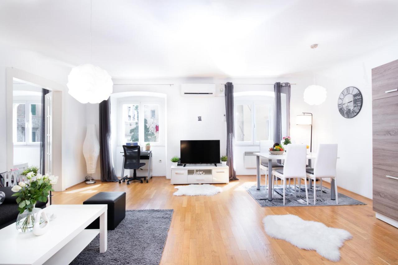 Apartment Santa Barbara Rijeka Extérieur photo