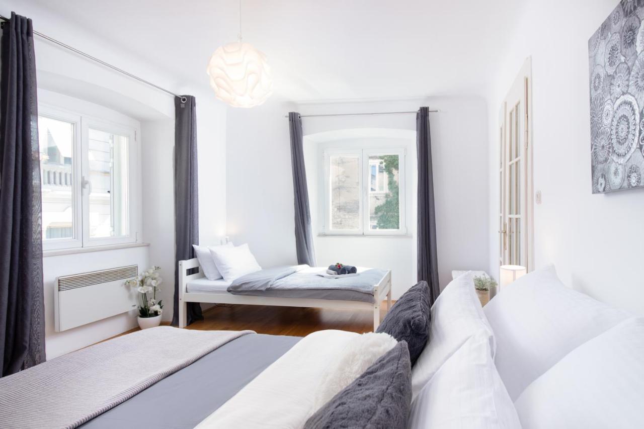 Apartment Santa Barbara Rijeka Extérieur photo