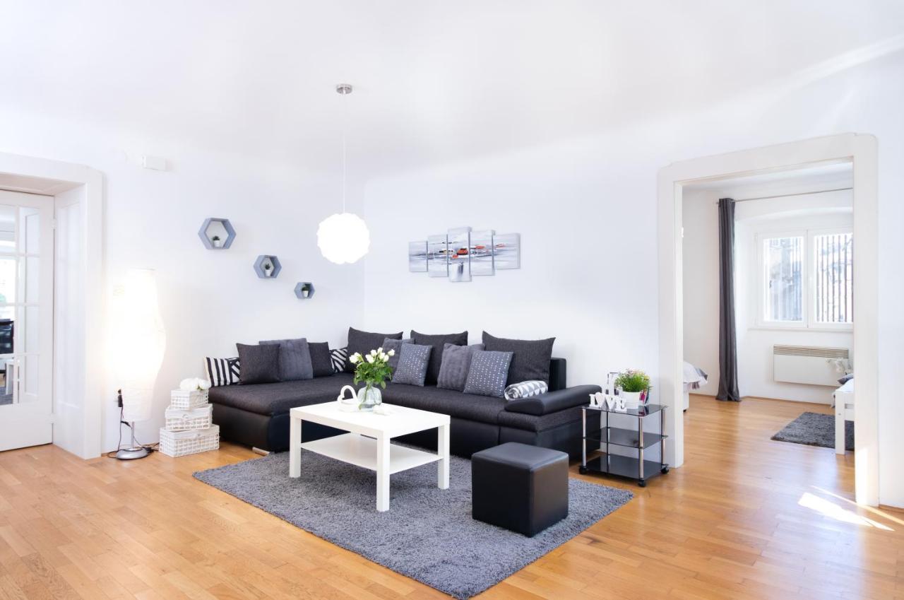 Apartment Santa Barbara Rijeka Extérieur photo